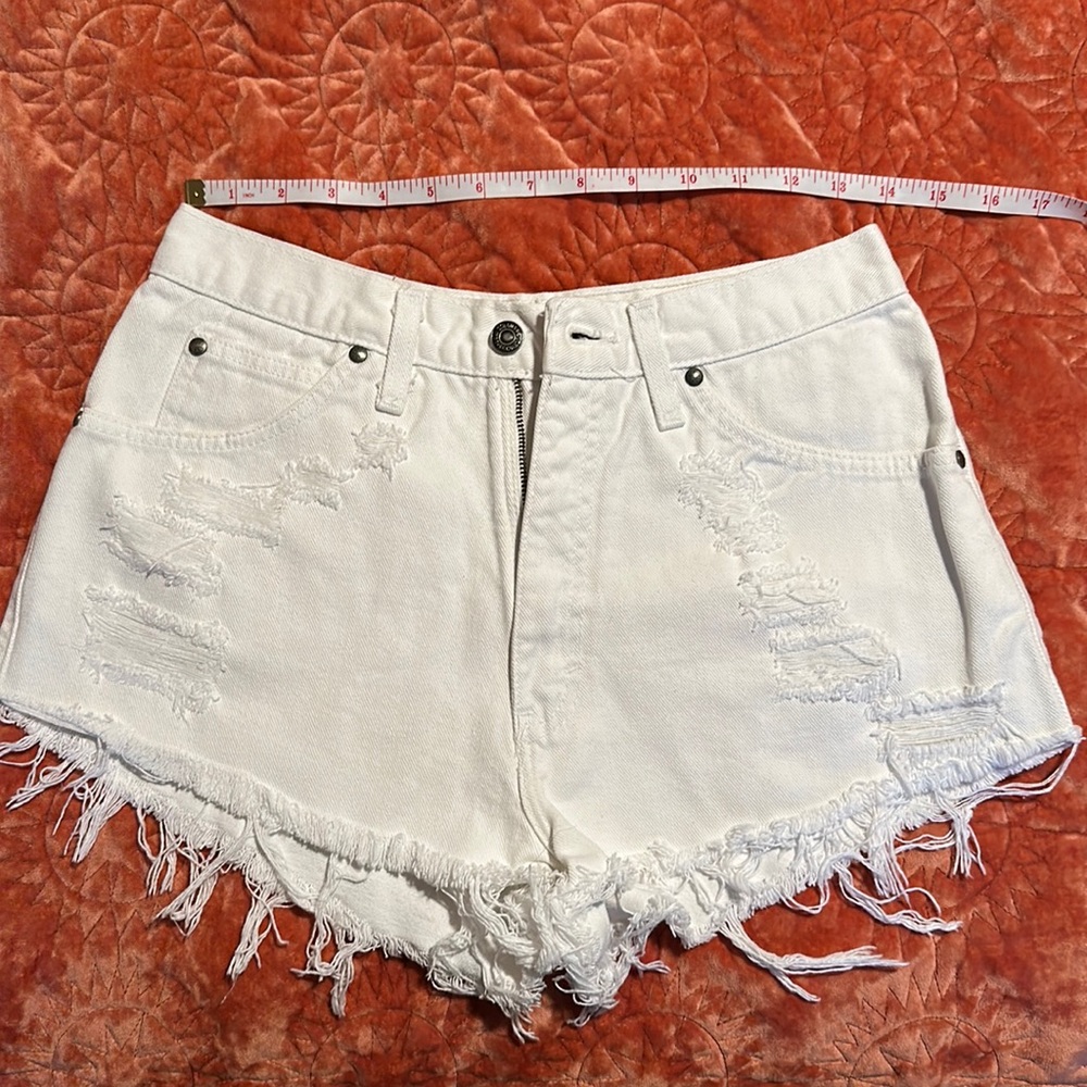 Vintage Levi’s 900 Series Cutoff Shorts